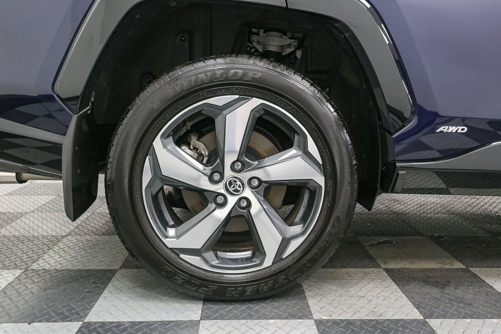 Used 2025 Toyota RAV4 SE AWD/4WD image 16