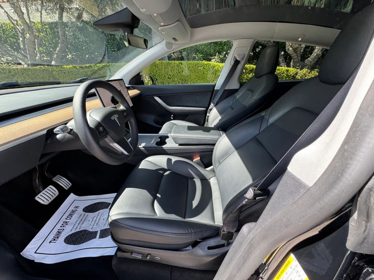 Used 2023 Tesla Model Y Performance AWD/4WD image 9