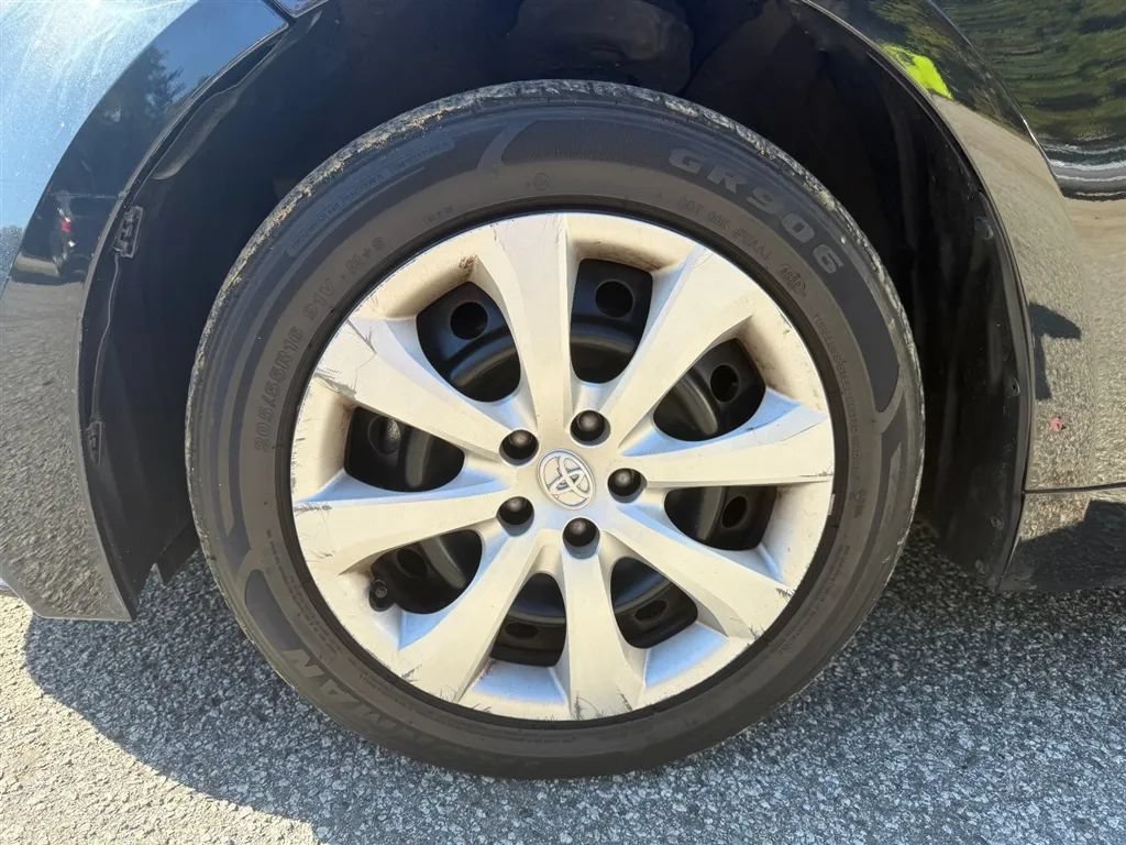 Used 2022 Toyota Corolla LE FWD image 31