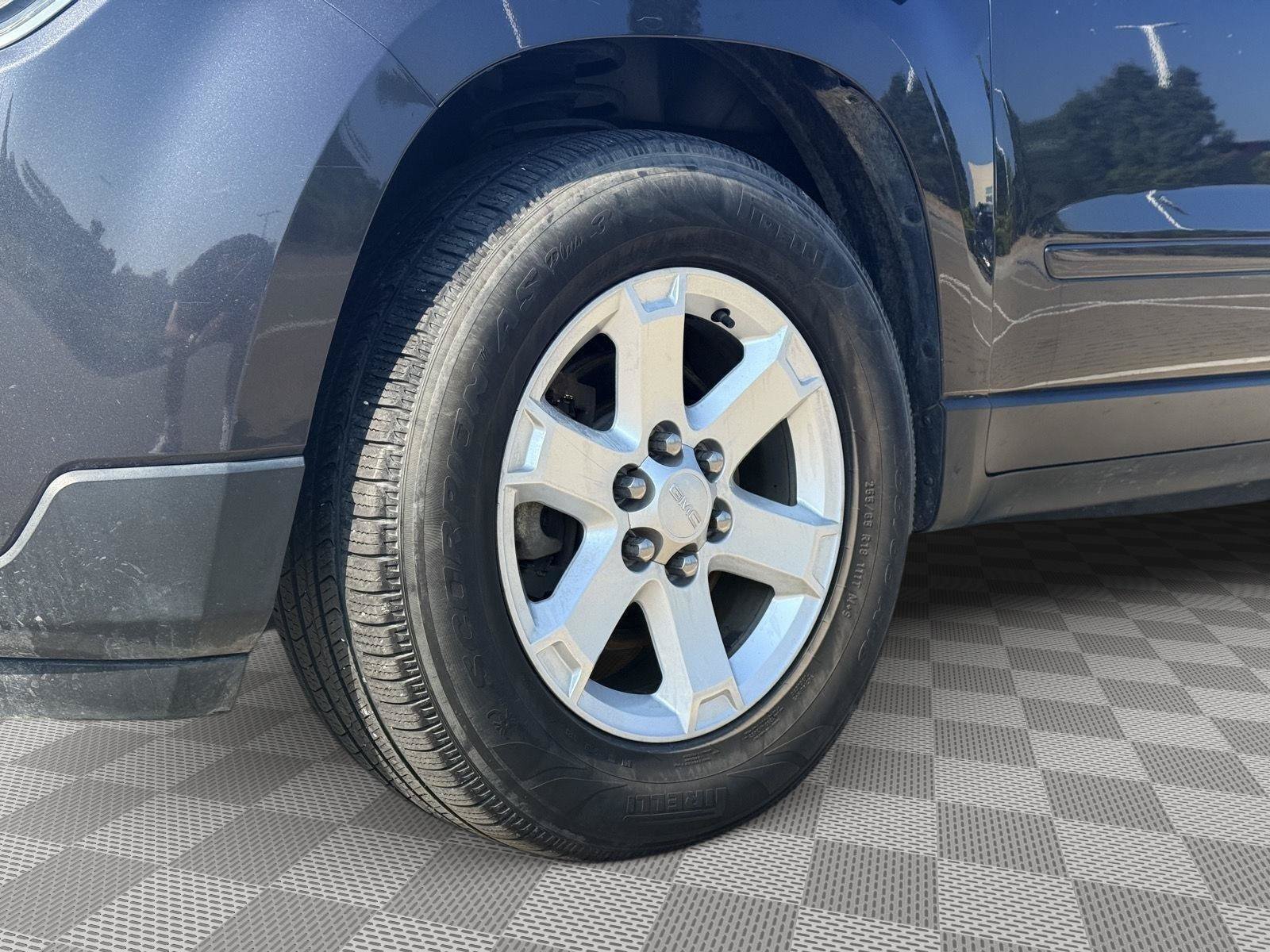 Used 2015 GMC Acadia SLE FWD image 8