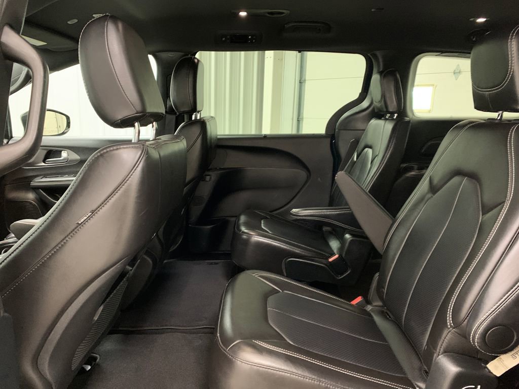 Used 2025 Chrysler Pacifica Select FWD image 18