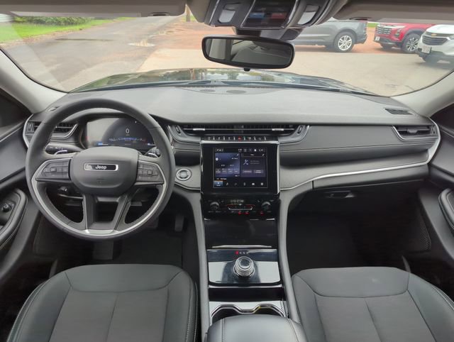 Used 2023 Jeep Grand Cherokee L Laredo w/ Luxury Tech Group I AWD/4WD image 32