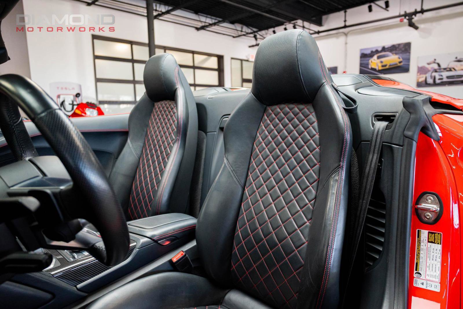 Used 2018 Audi R8 V10 w/ Carbon Exterior Package image 17