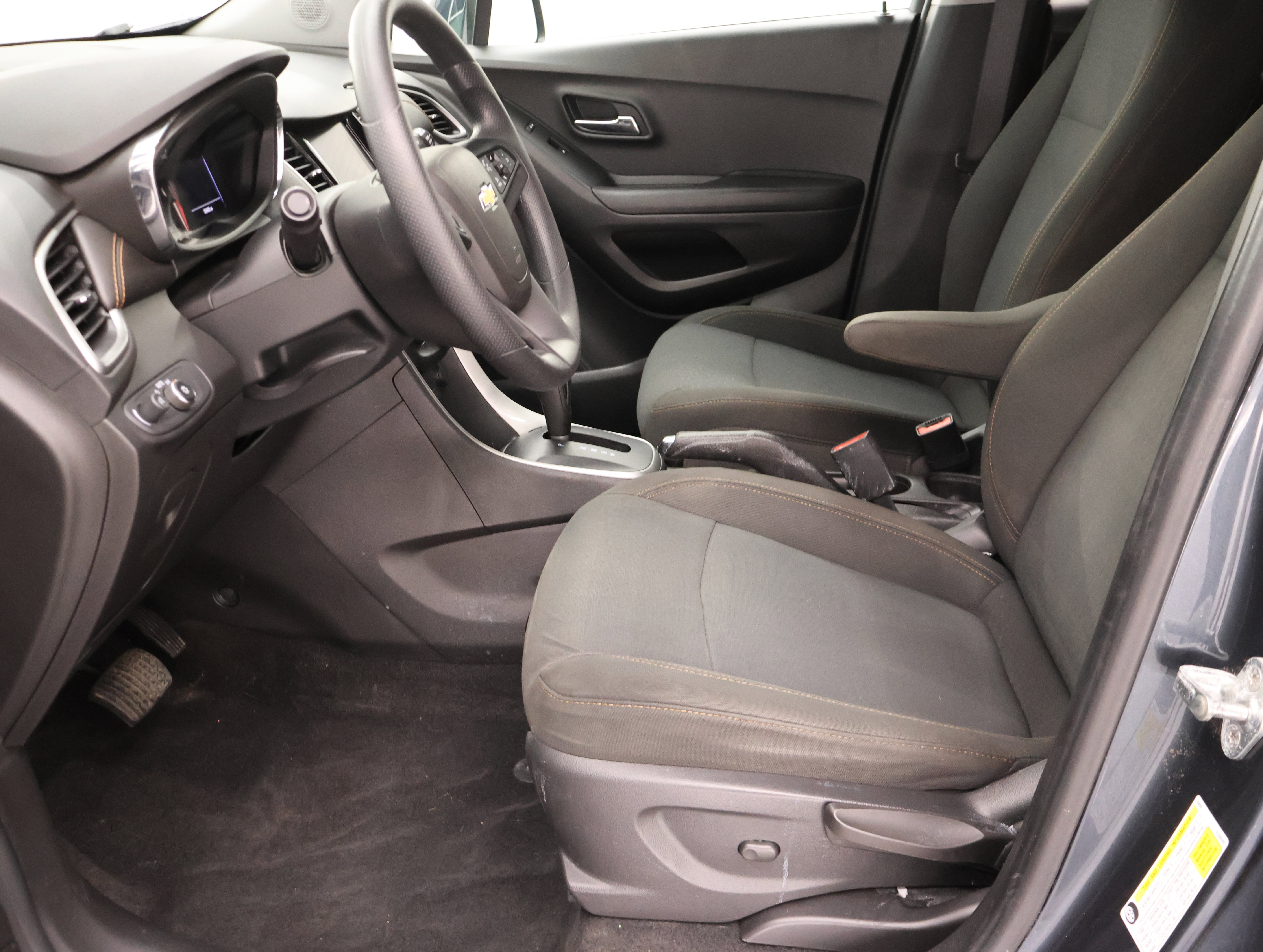 Used 2021 Chevrolet Trax LS w/ Tint and Cruise Package FWD image 7