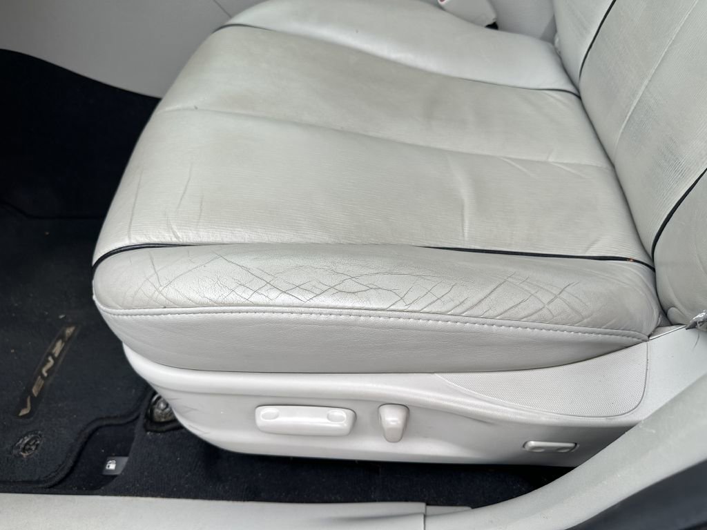 Used 2013 Toyota Venza XLE w/ XLE Premium Pkg image 19