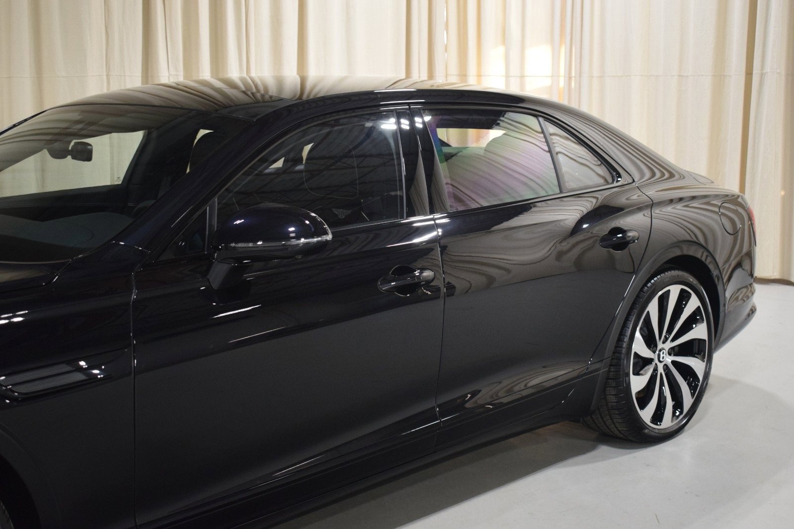 New 2026 Bentley Flying Spur Plug-In Hybrid image 8