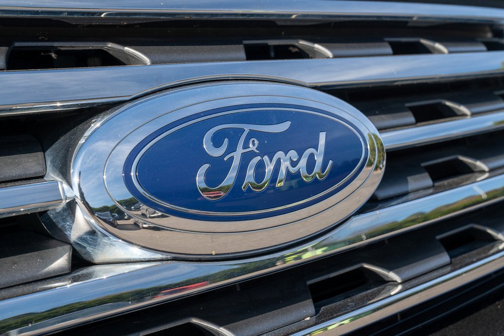 Used 2020 Ford Expedition XLT w/ Equipment Group 202A image 3