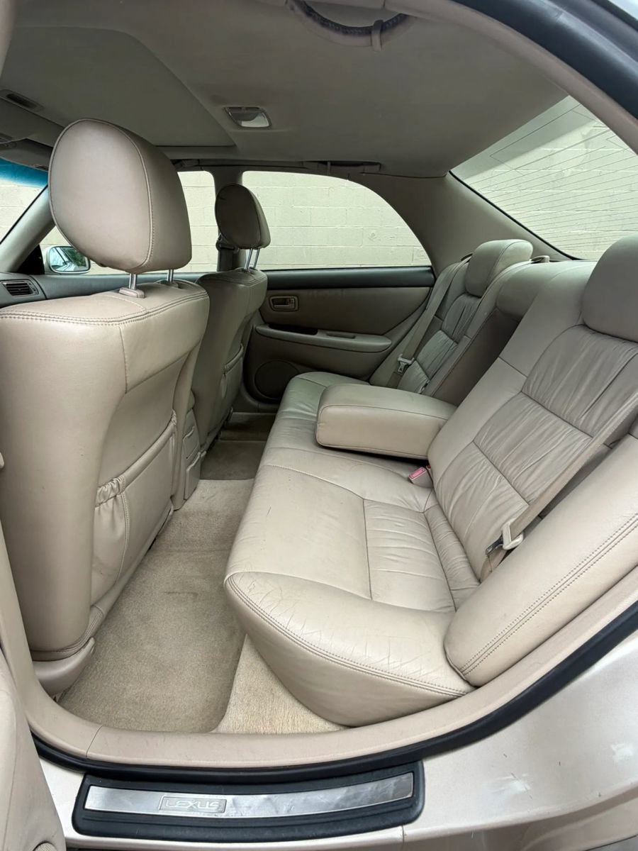 Used 2000 Lexus ES 330 FWD image 16
