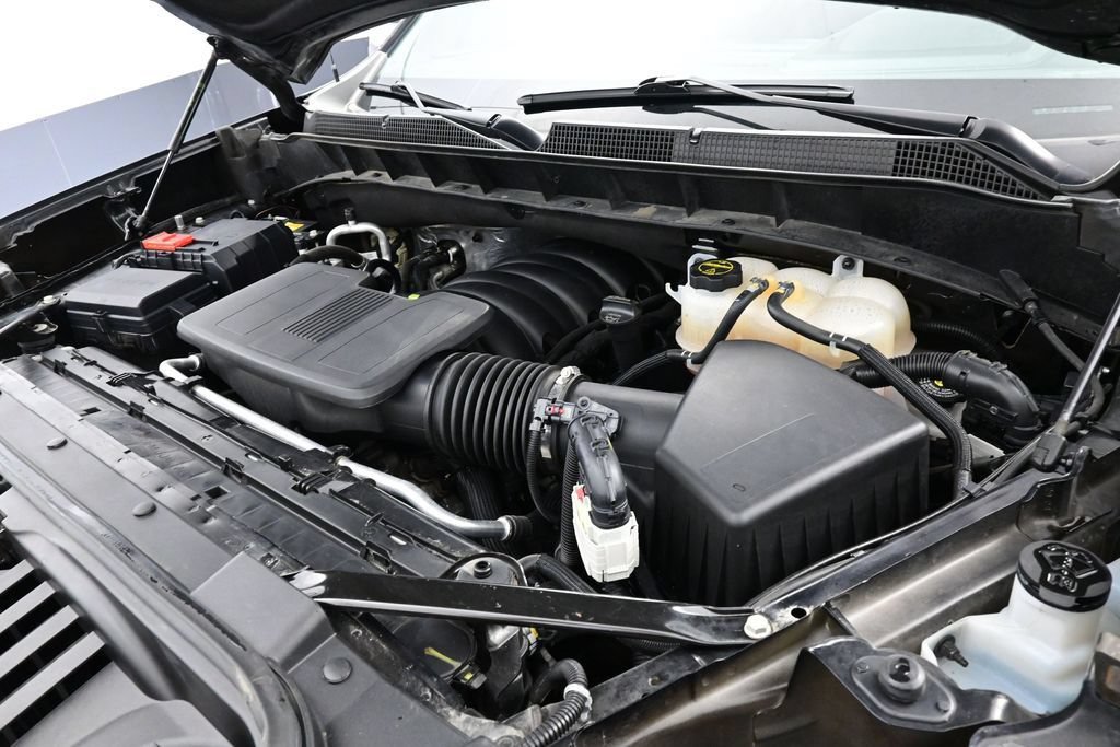 Used 2025 Chevrolet Silverado 1500 LT AWD/4WD image 13