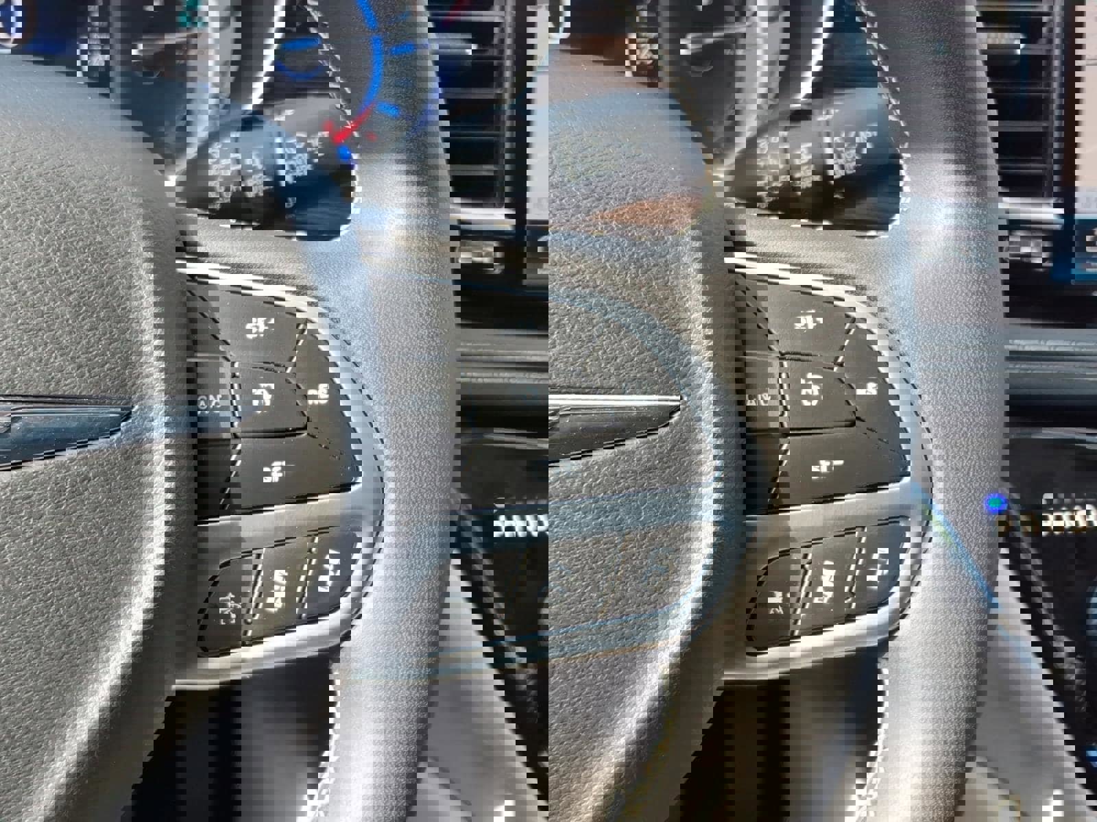 Used 2023 Chrysler Pacifica Limited w/ Uconnect Theater Family Group image 17