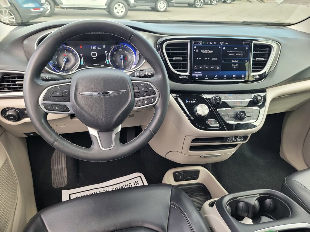 Used 2023 Chrysler Pacifica Touring-L image 19