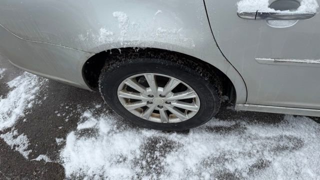 Used 2011 Buick Lucerne CXL image 7