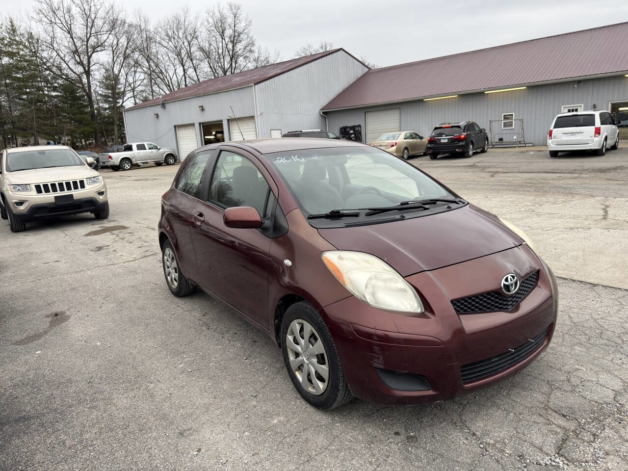 Used 2010 Toyota Yaris 2-Door Hatchback image 5