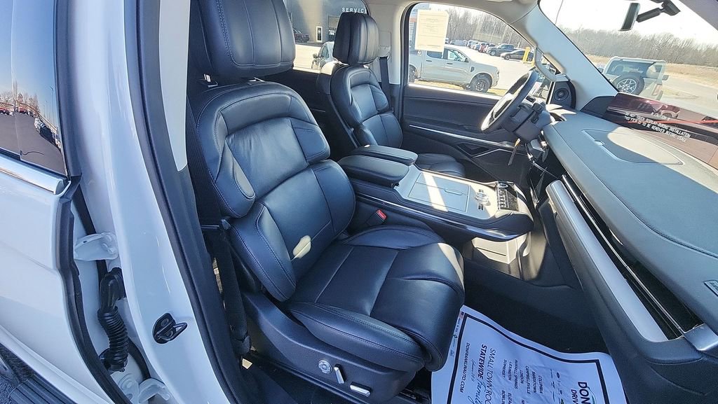 New 2025 Lincoln Navigator Reserve AWD/4WD image 31