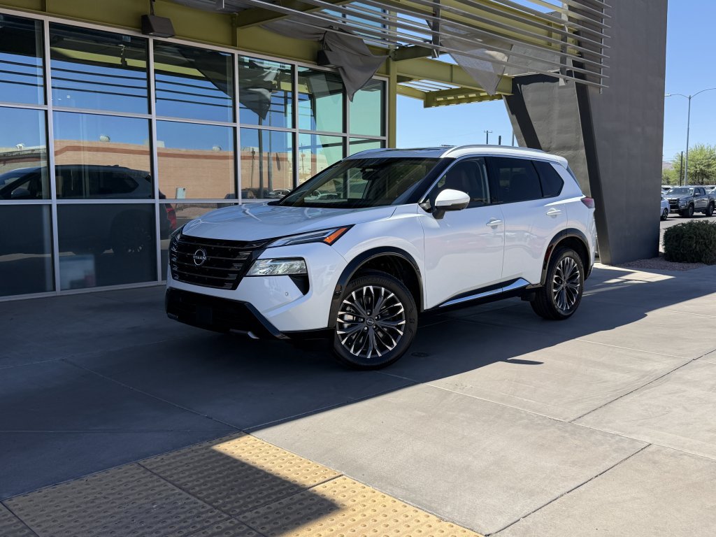 Used 2025 Nissan Rogue Platinum w/ Tech Package FWD image 1