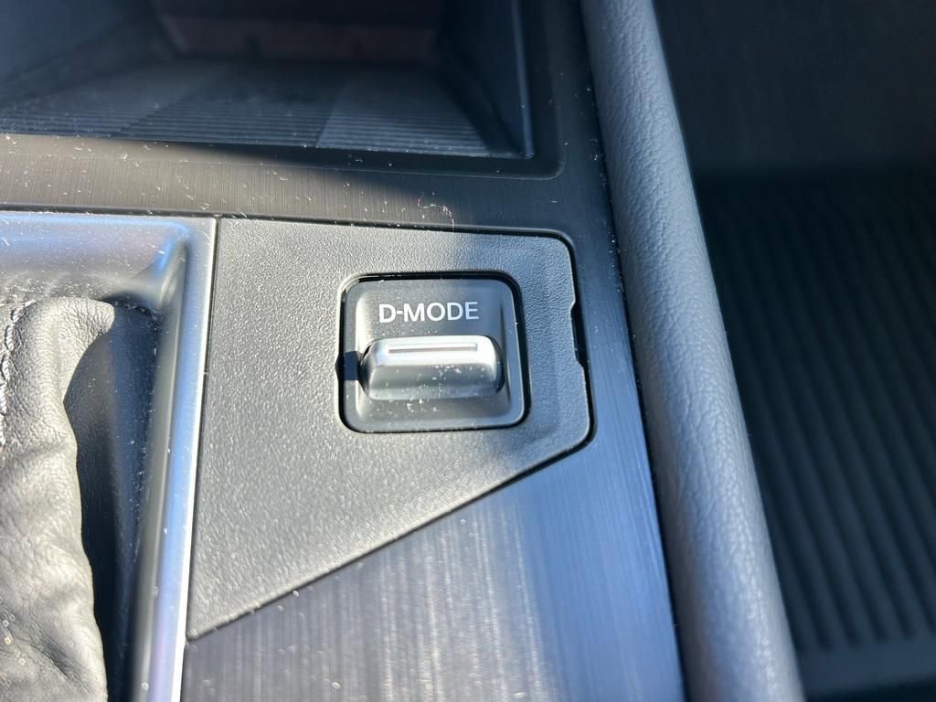 Used 2025 Nissan Kicks SV AWD/4WD image 38