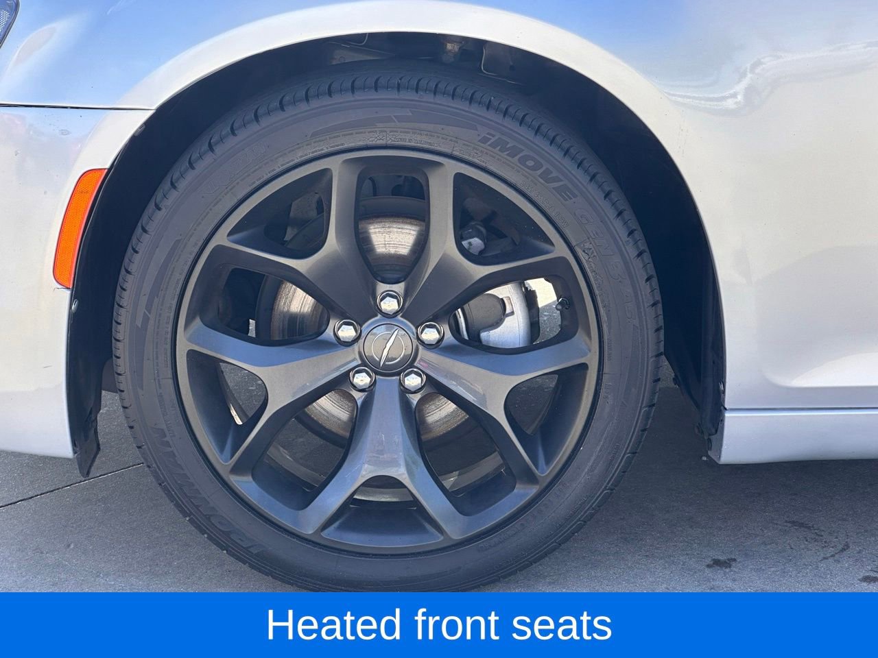 Used 2023 Chrysler 300 S image 9