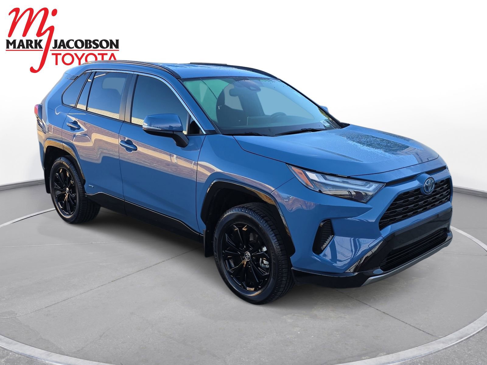 Used 2023 Toyota RAV4 SE image 5