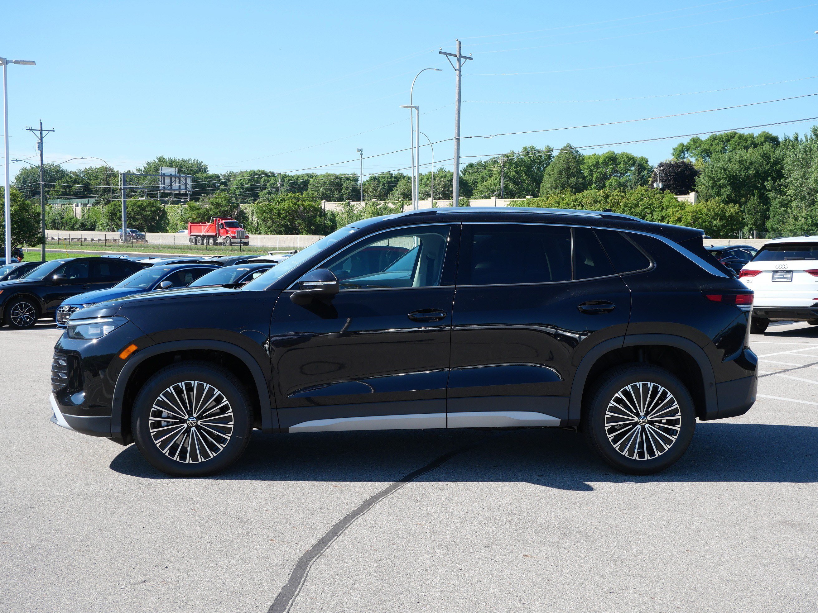 New 2026 Volkswagen Tiguan S AWD/4WD image 3