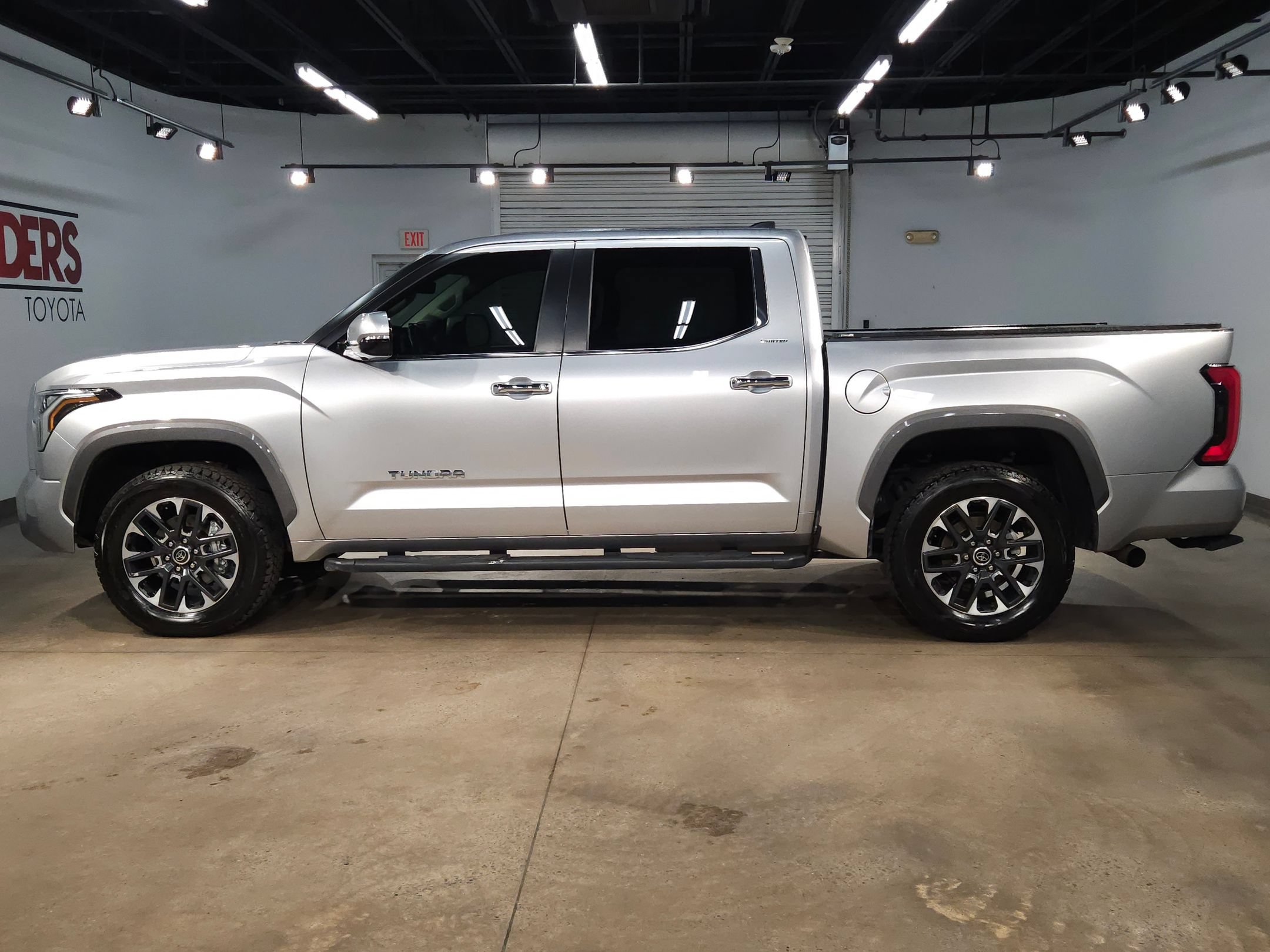 Used 2024 Toyota Tundra Limited AWD/4WD image 4