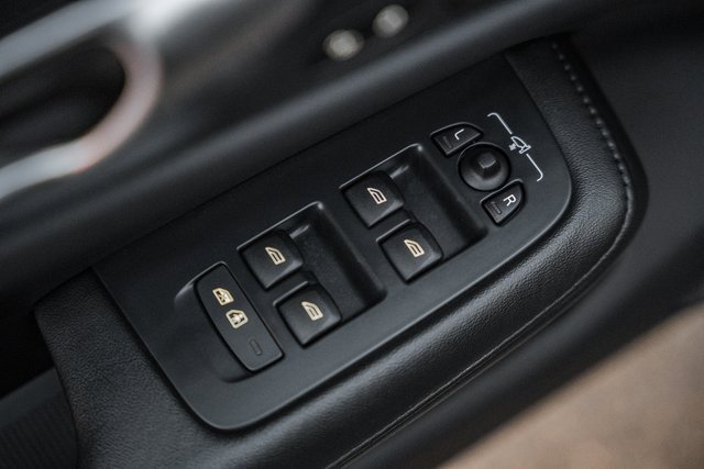 Used 2023 Volvo V60 B5 Cross Country Plus image 37