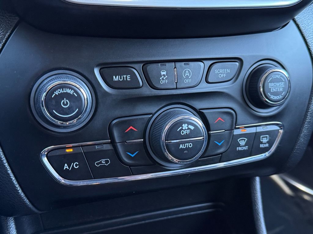 Used 2022 Jeep Cherokee Trailhawk w/ Sun, Sound & Nav Group image 18