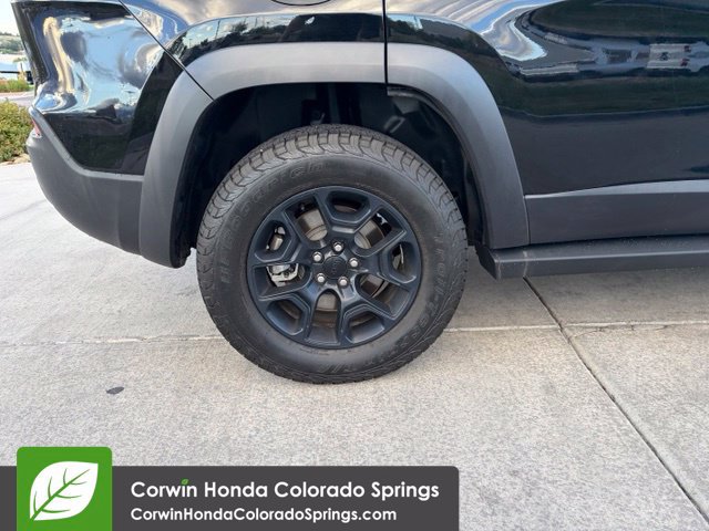 Used 2022 Jeep Cherokee Trailhawk w/ Sound & Nav Group AWD/4WD image 13