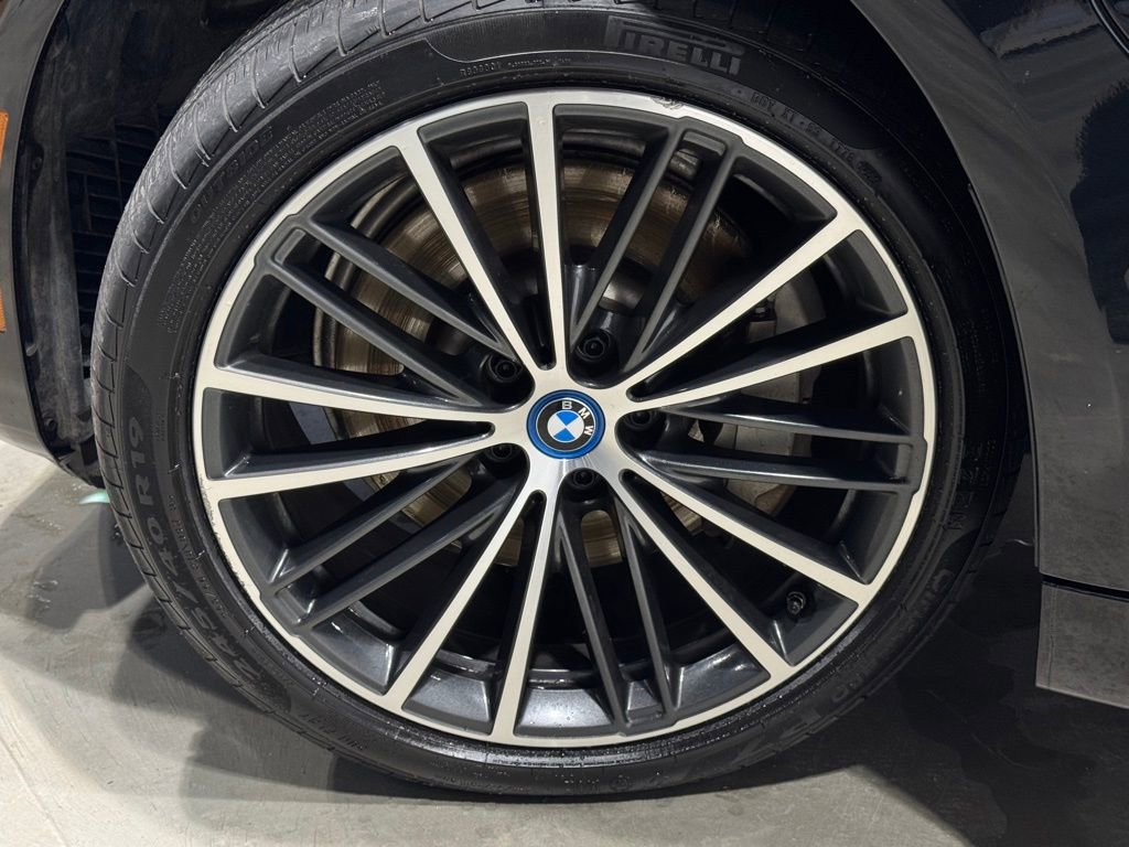 Certified 2023 BMW 530e xDrive w/ Premium Package image 7