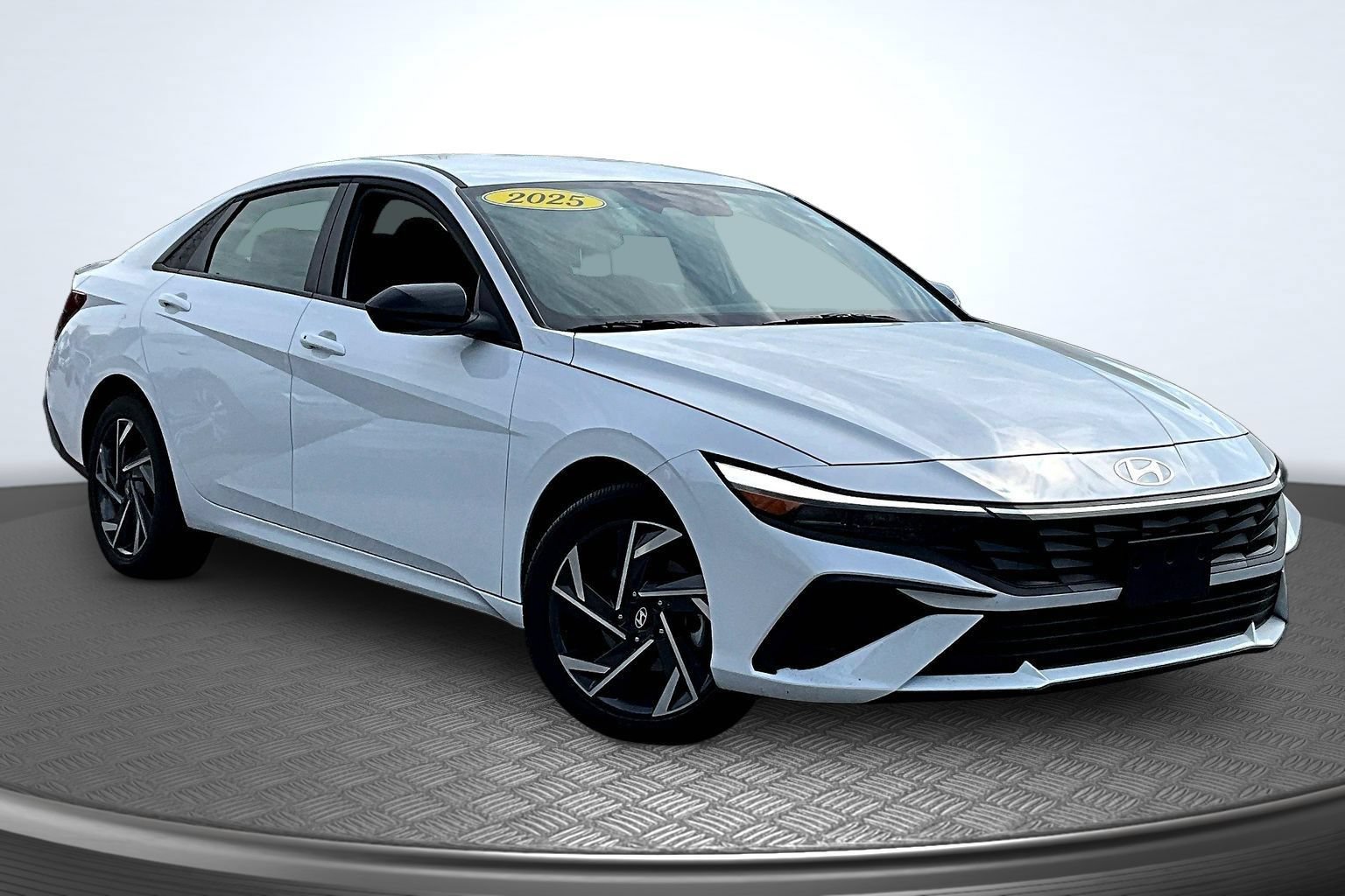 Used 2025 Hyundai Elantra Sport FWD image 3