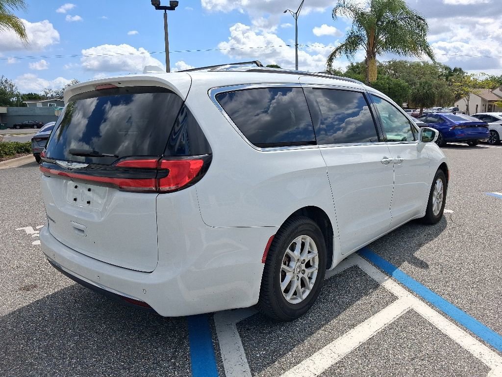 Used 2021 Chrysler Pacifica Touring-L FWD image 5