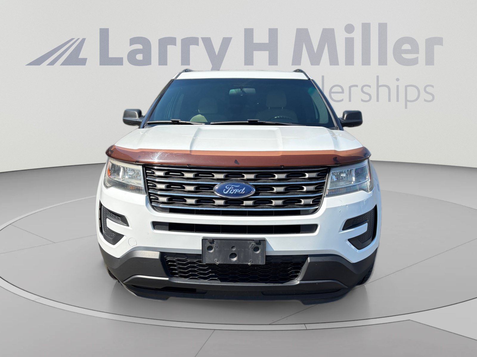 Used 2017 Ford Explorer 4WD w/ Class II Trailer Tow Package image 8