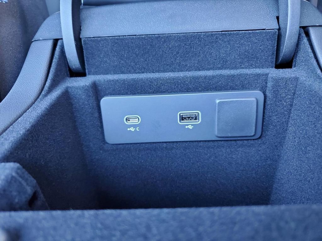 Used 2024 Jaguar F-PACE R-Dynamic S image 30