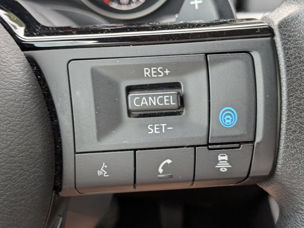 Used 2023 Nissan Rogue SV FWD image 23