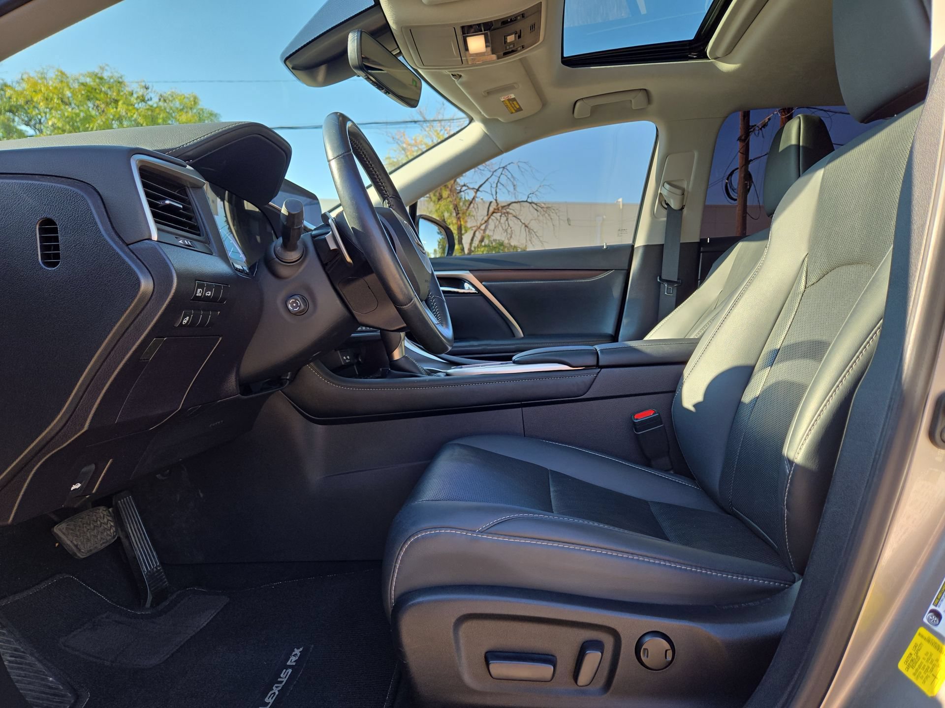 Certified 2022 Lexus RX 350 FWD w/ Premium Package image 16