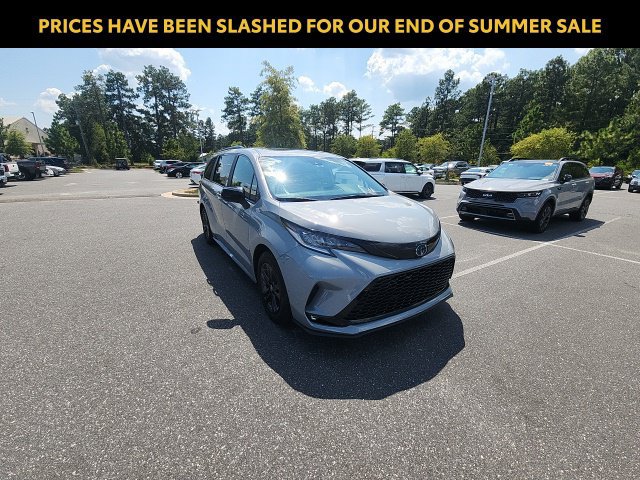 Certified 2025 Toyota Sienna XSE w/ XSE Plus Package AWD/4WD image 3