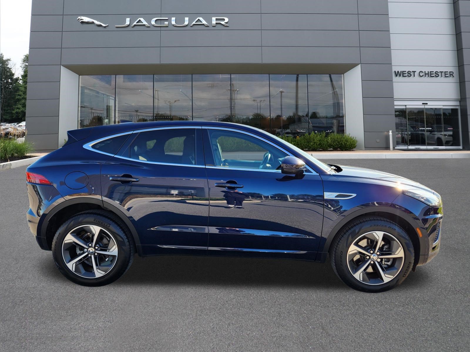 Certified 2024 Jaguar E-PACE R-Dynamic SE AWD/4WD image 6