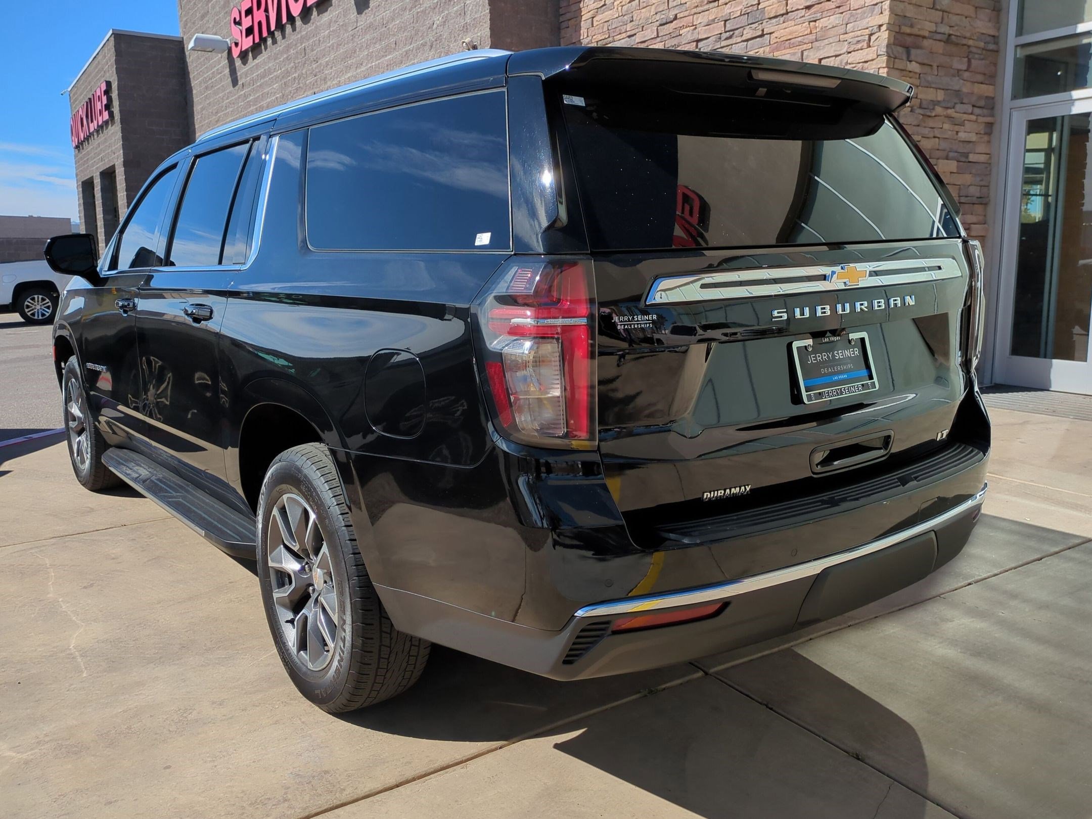 Used 2024 Chevrolet Suburban LT image 3