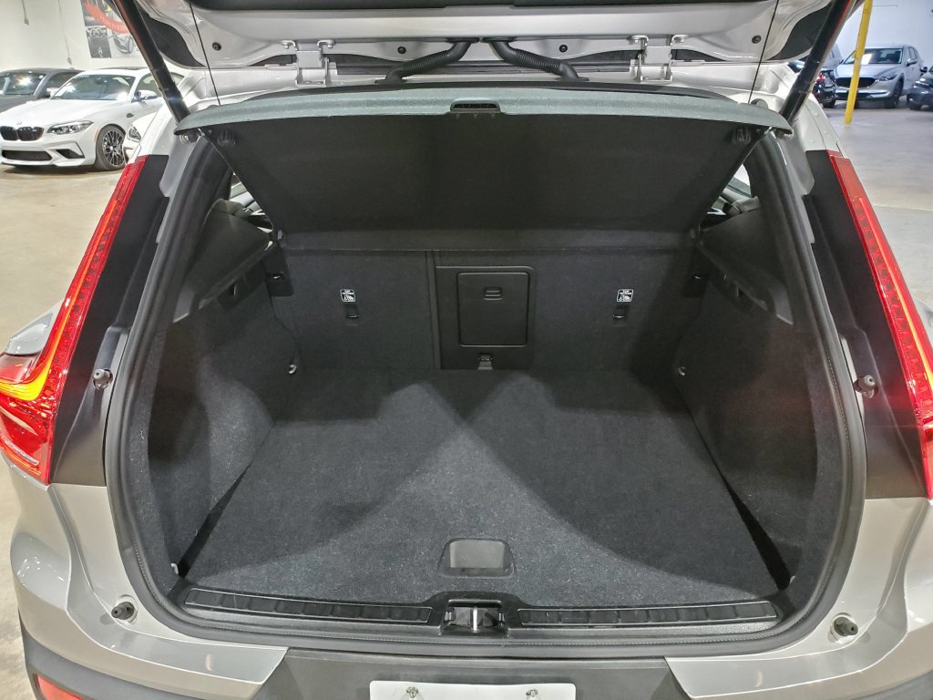 Used 2025 Volvo XC40 B5 Core AWD/4WD image 43