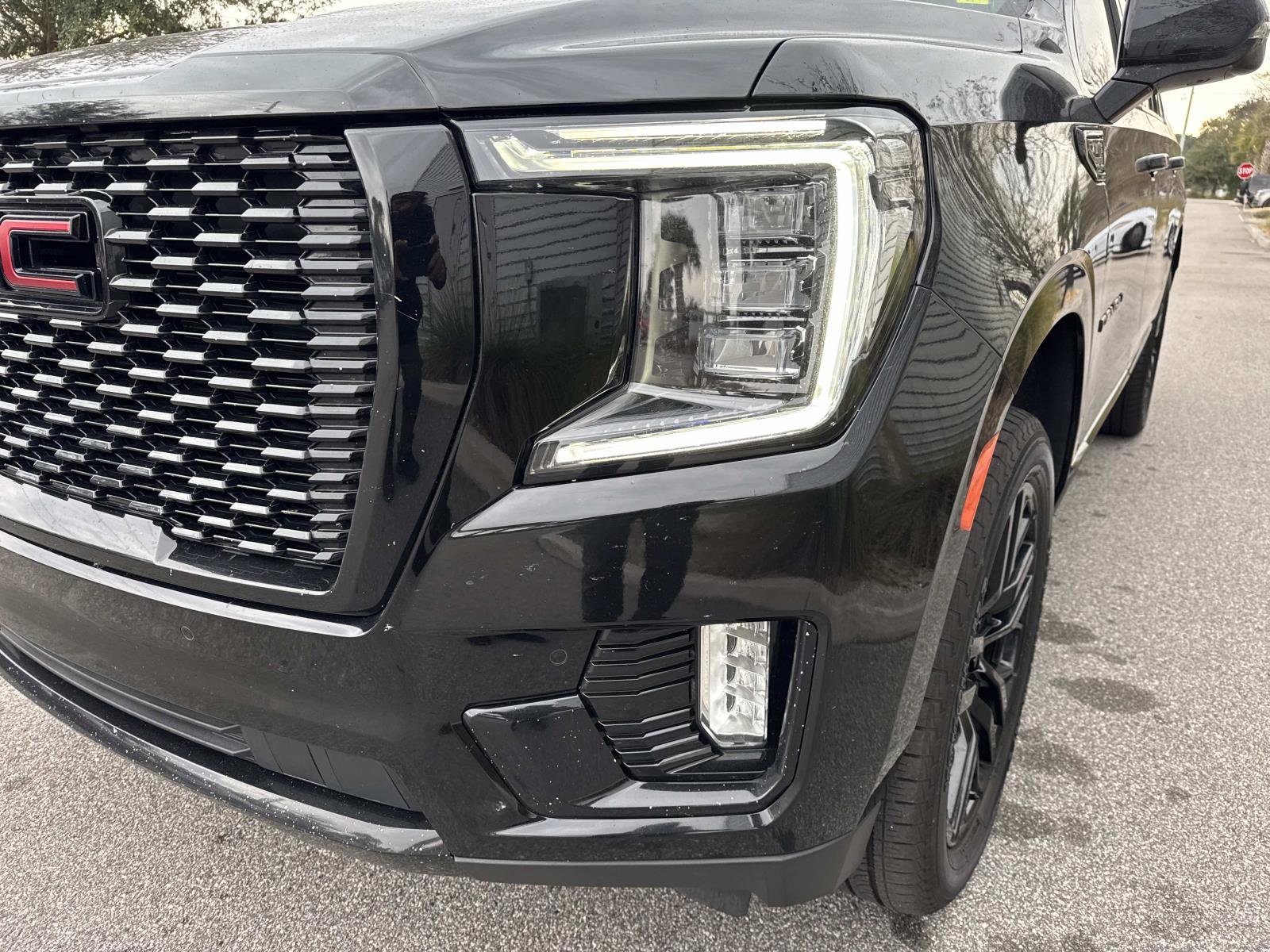 Used 2021 GMC Yukon XL Denali w/ Denali Ultimate Package image 9