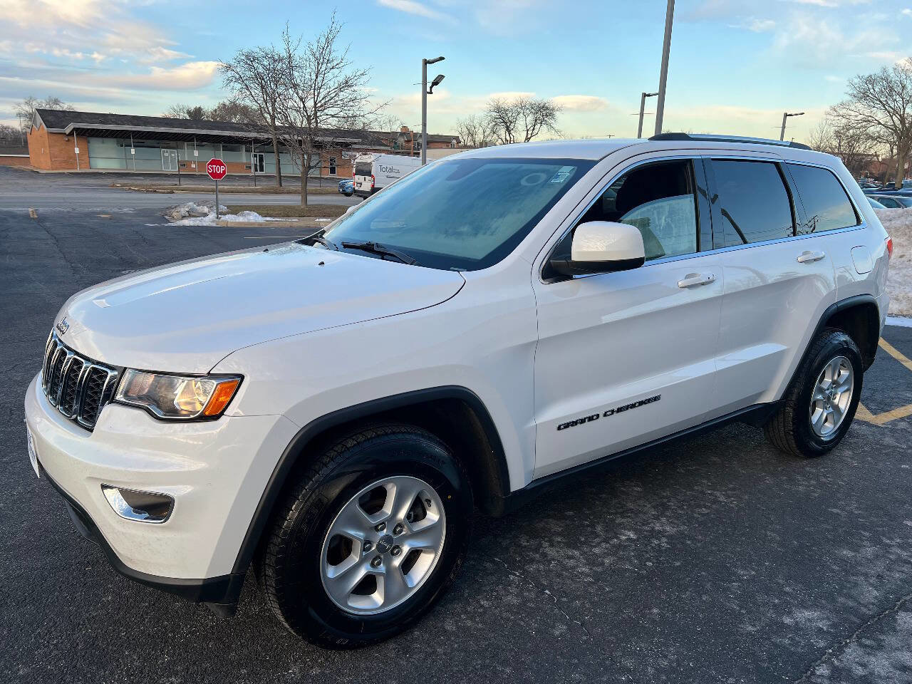 Used 2017 Jeep Grand Cherokee Laredo w/ Quick Order Package 23E AWD/4WD image 6
