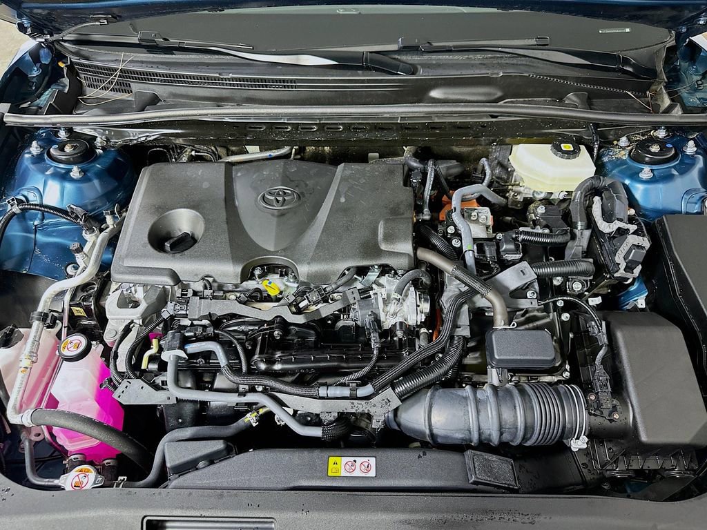 Used 2025 Toyota Camry SE FWD image 9