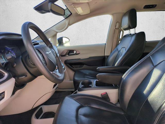 Used 2022 Chrysler Pacifica Touring-L FWD image 15