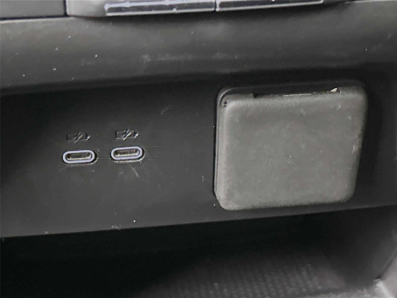 Used 2025 GMC Acadia Elevation image 24