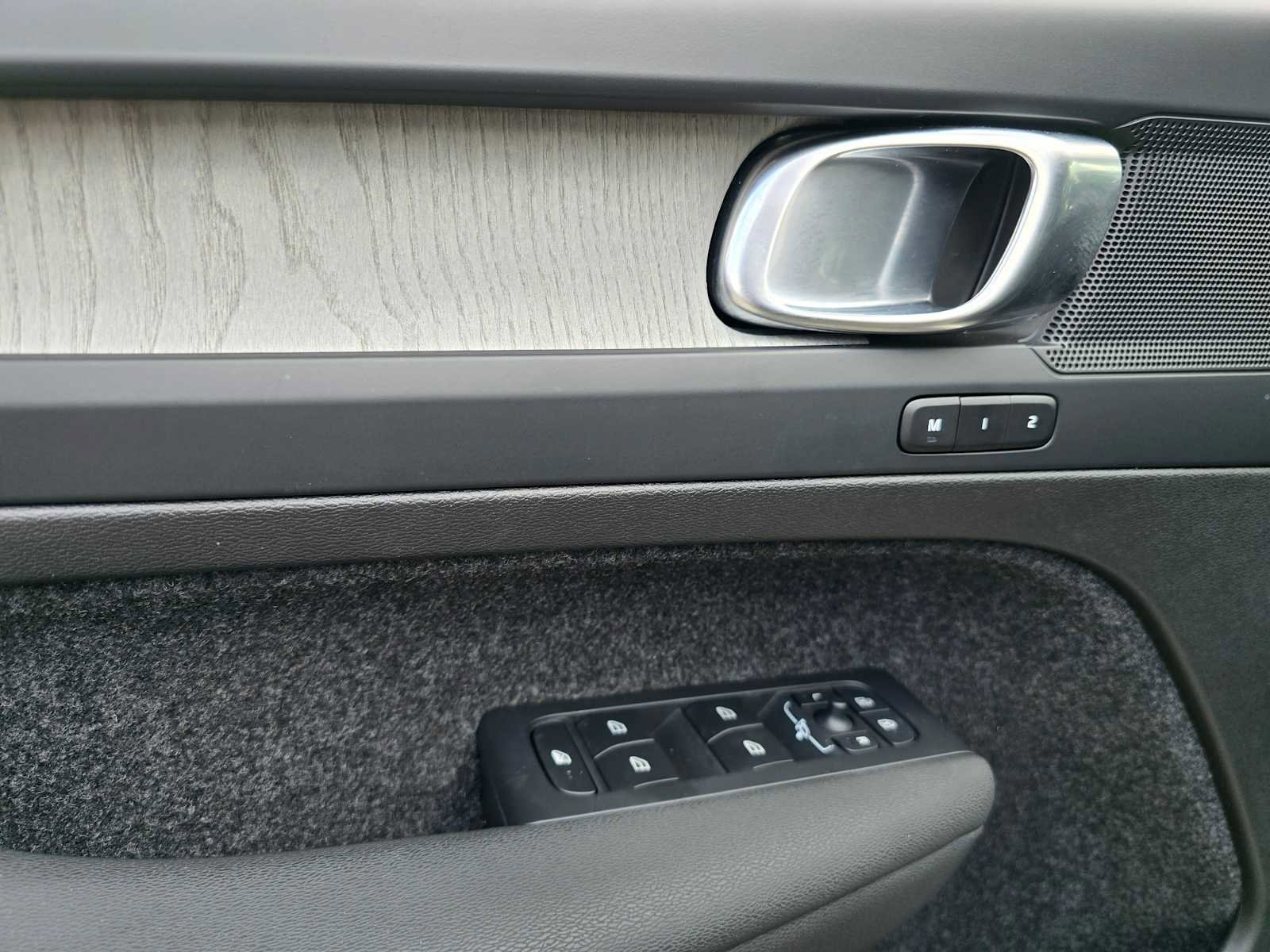 Certified 2023 Volvo XC40 B5 Plus w/ Protection Package Premier image 23