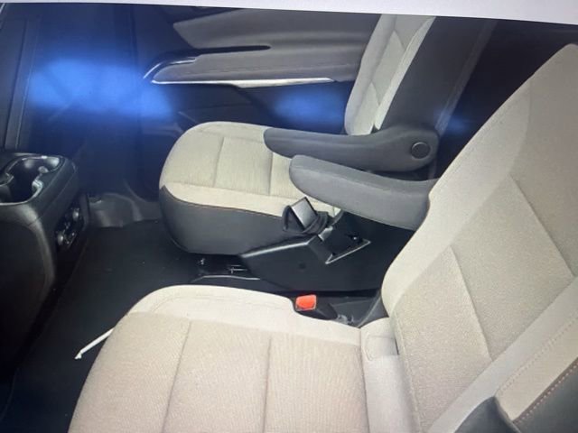 Used 2025 Chevrolet Traverse LT image 11