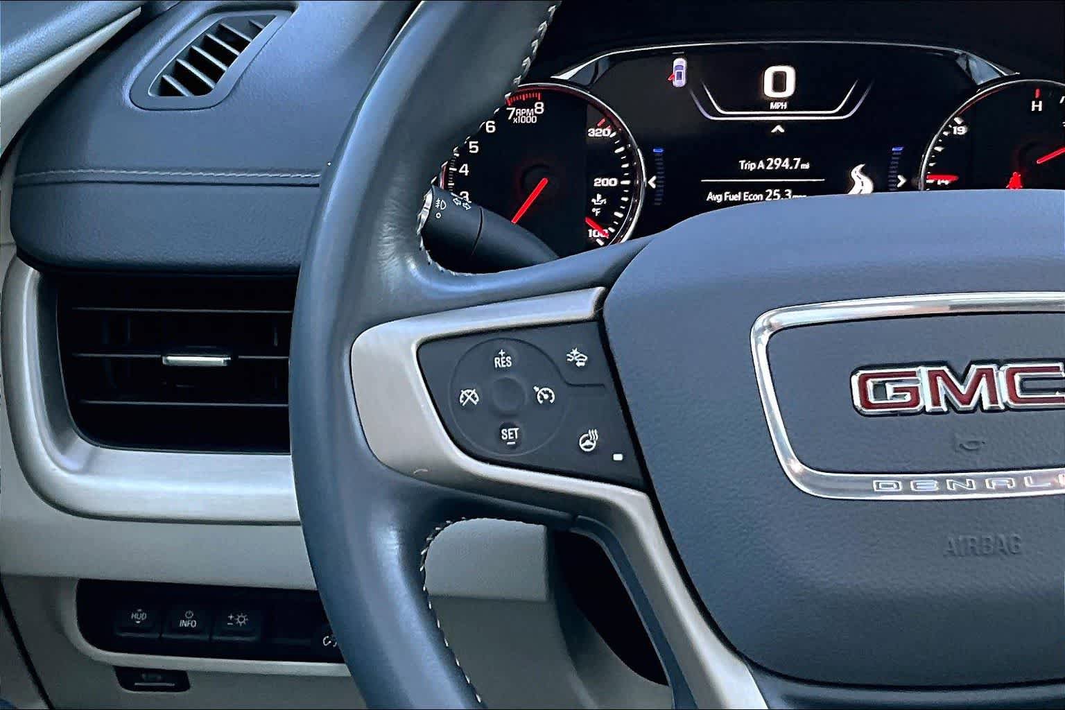 Used 2022 GMC Terrain Denali w/ Denali Premium Package AWD/4WD image 25