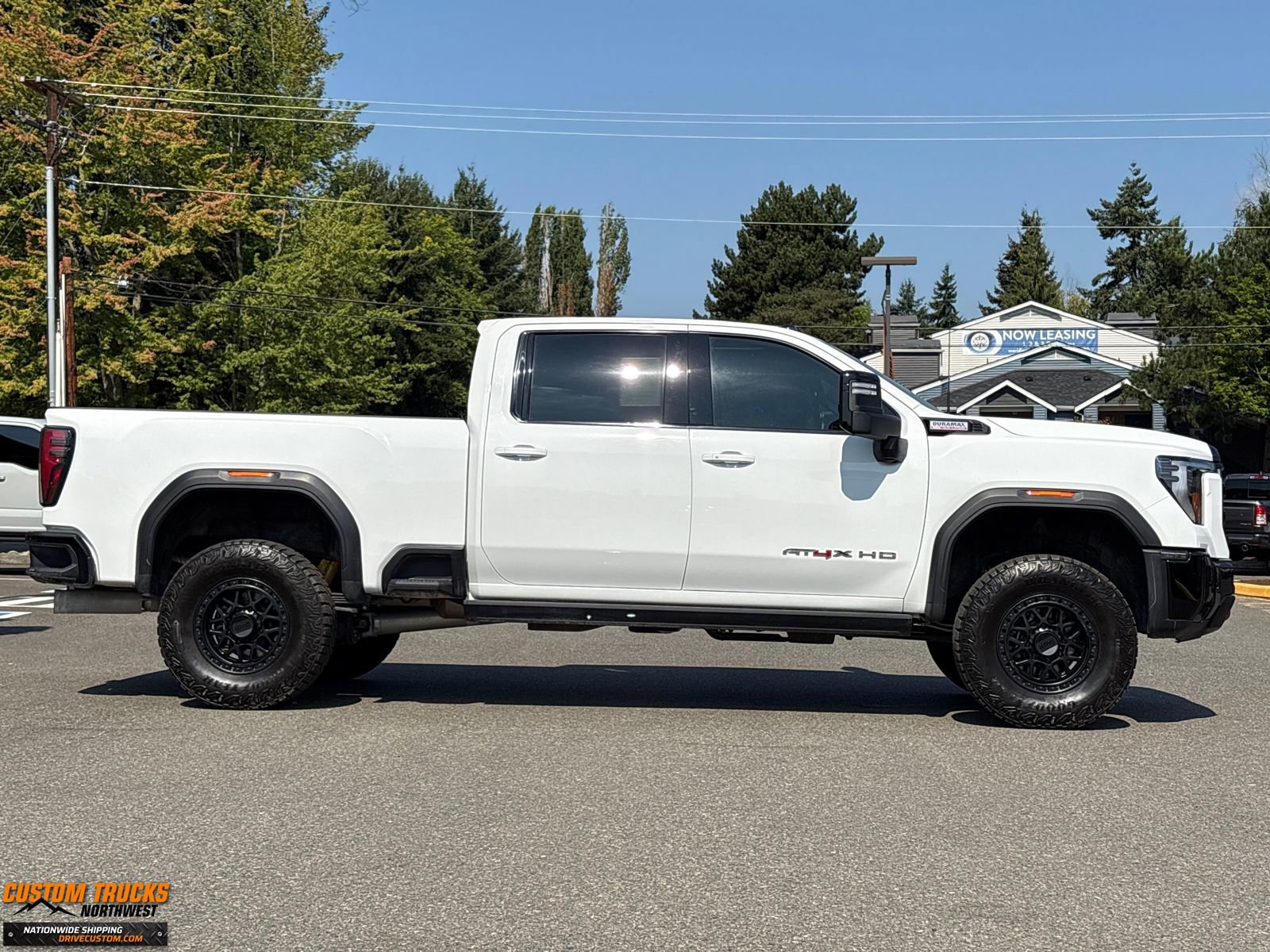 Used 2025 GMC Sierra 2500 AT4X image 2