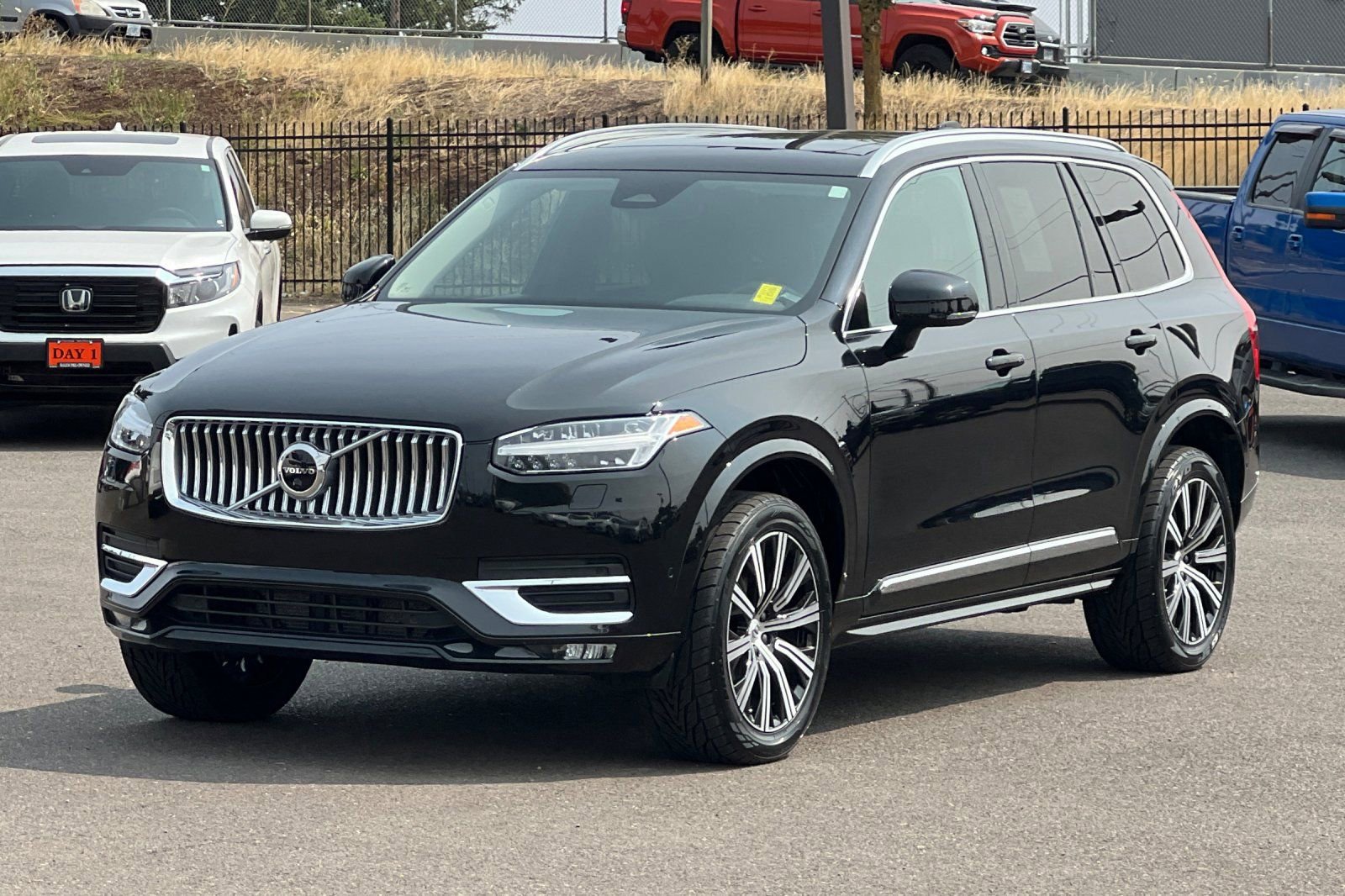 Used 2023 Volvo XC90 B5 Plus AWD/4WD image 9