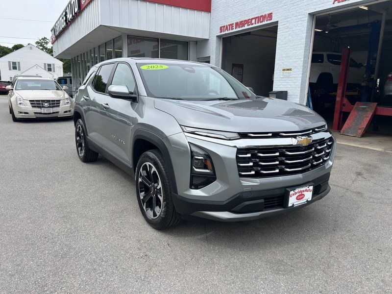 Used 2025 Chevrolet Equinox LT AWD/4WD image 2