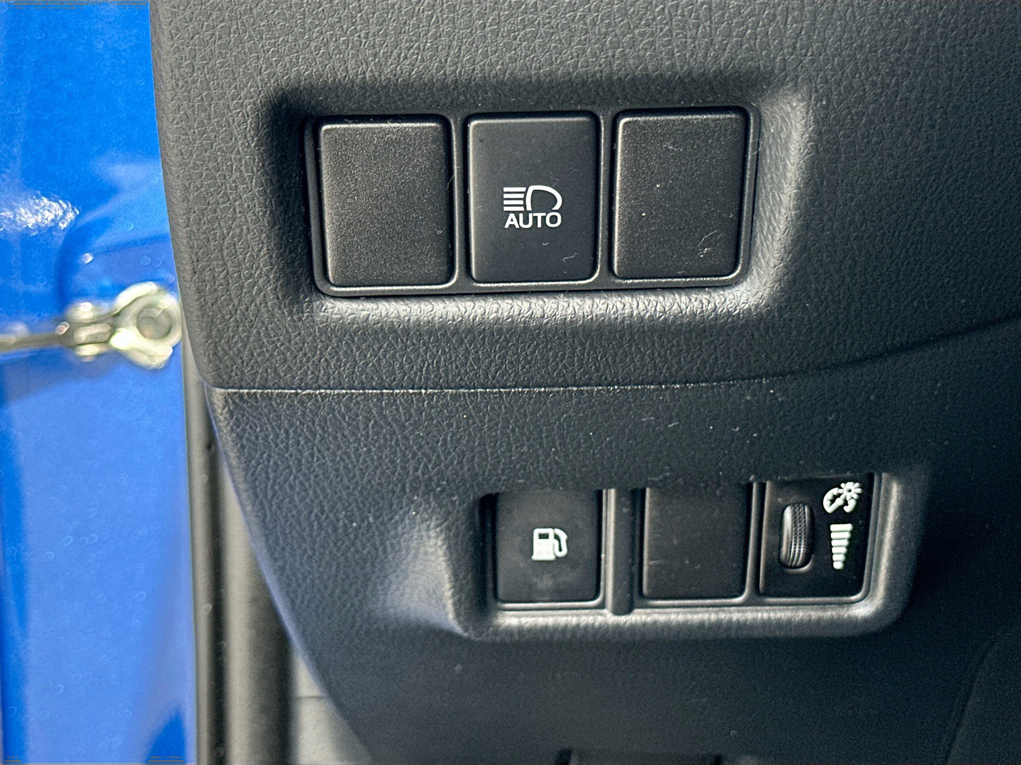 Used 2020 Toyota C-HR XLE FWD image 10